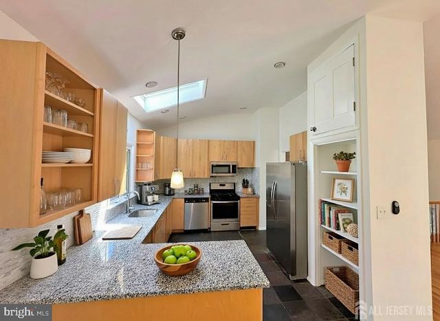 12 ZIFF LA, West Windsor, NJ 08550