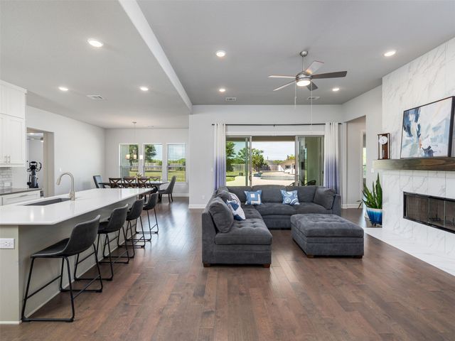 505 Lodge CT, Liberty Hill, TX 78642