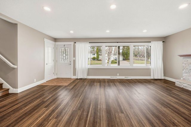 3670 Robinwood Terrace, Minnetonka, MN 55305