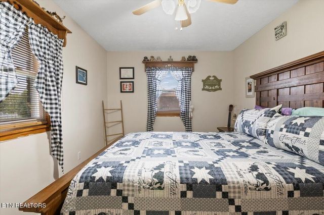 214 Higdon Lane, Lafollette, TN 37766