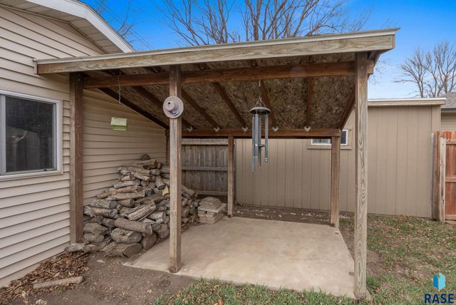 7401 N Cliff Ave Avenue, Sioux Falls, SD 57103