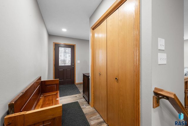 7401 N Cliff Ave Avenue, Sioux Falls, SD 57103