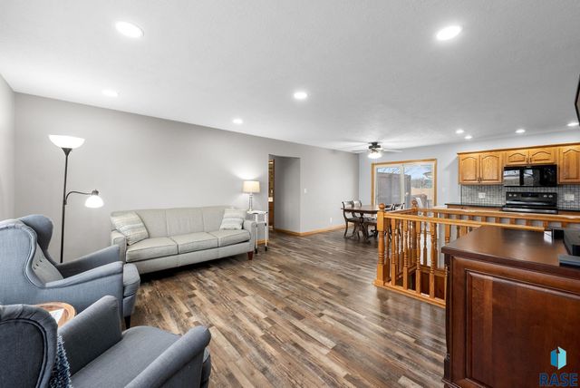 7401 N Cliff Ave Avenue, Sioux Falls, SD 57103