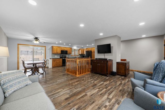 7401 N Cliff Ave Avenue, Sioux Falls, SD 57103