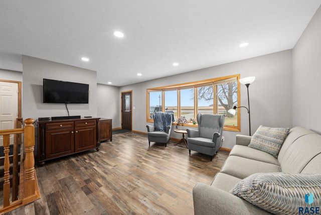 7401 N Cliff Ave Avenue, Sioux Falls, SD 57103