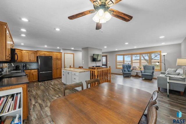 7401 N Cliff Ave Avenue, Sioux Falls, SD 57103