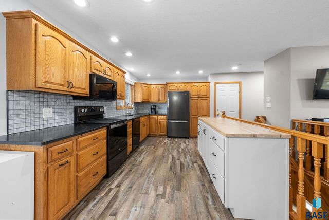 7401 N Cliff Ave Avenue, Sioux Falls, SD 57103