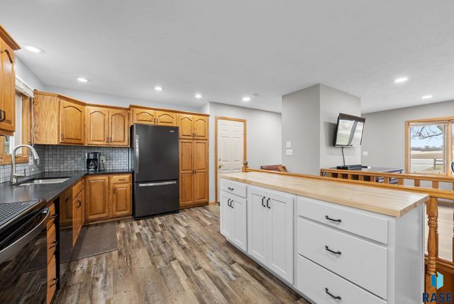 7401 N Cliff Ave Avenue, Sioux Falls, SD 57103