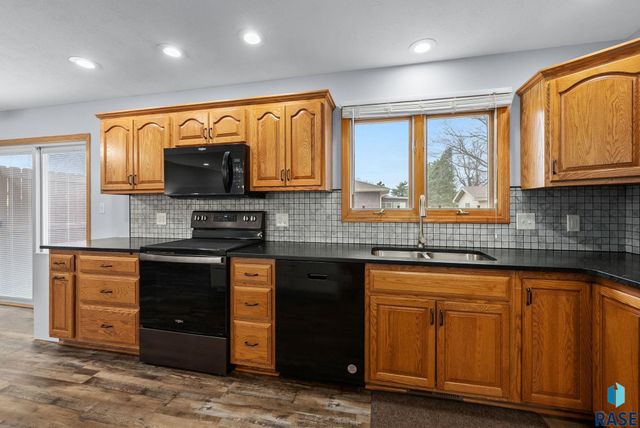 7401 N Cliff Ave Avenue, Sioux Falls, SD 57103