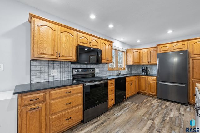 7401 N Cliff Ave Avenue, Sioux Falls, SD 57103