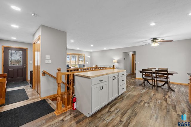 7401 N Cliff Ave Avenue, Sioux Falls, SD 57103