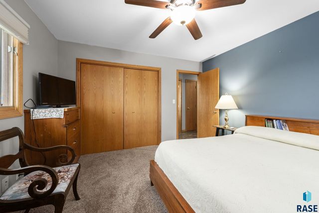 7401 N Cliff Ave Avenue, Sioux Falls, SD 57103