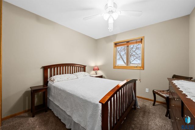 7401 N Cliff Ave Avenue, Sioux Falls, SD 57103