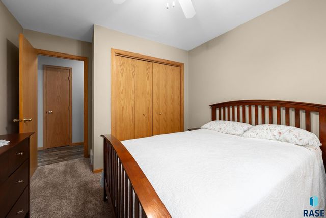 7401 N Cliff Ave Avenue, Sioux Falls, SD 57103