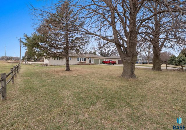 7401 N Cliff Ave Avenue, Sioux Falls, SD 57103