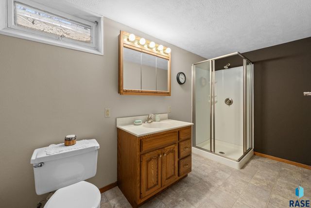 7401 N Cliff Ave Avenue, Sioux Falls, SD 57103