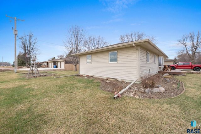 7401 N Cliff Ave Avenue, Sioux Falls, SD 57103