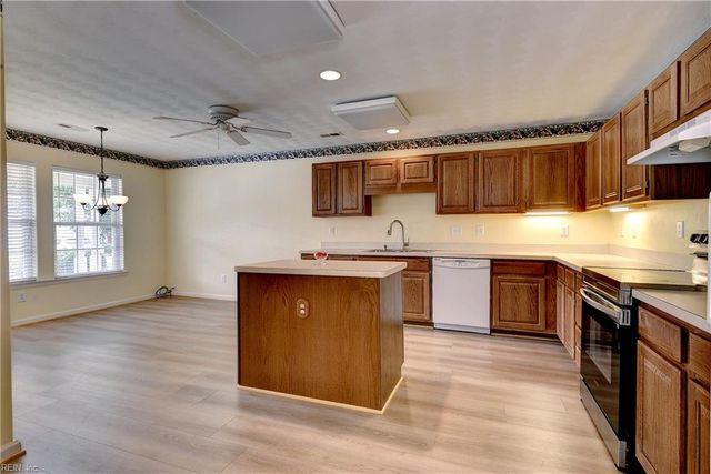 135 Waters Edge DR, Williamsburg, VA 23188