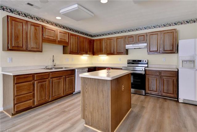 135 Waters Edge DR, Williamsburg, VA 23188