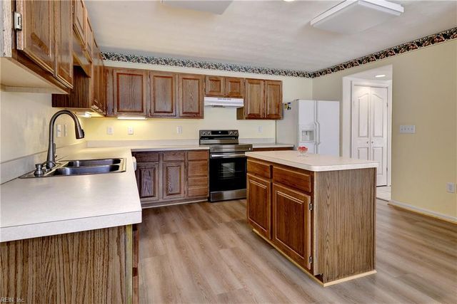 135 Waters Edge DR, Williamsburg, VA 23188