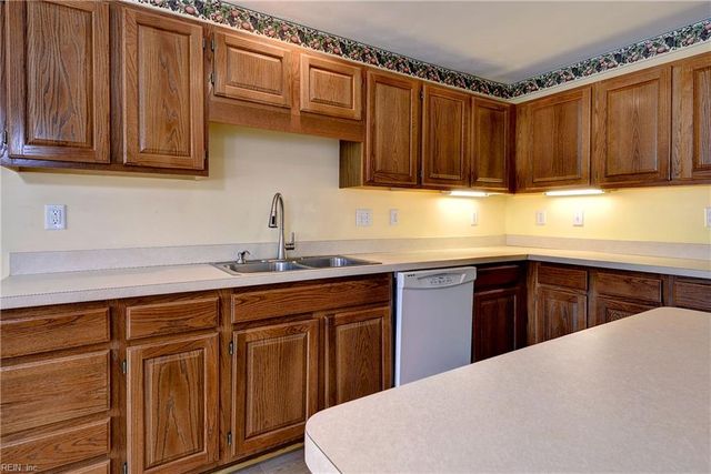 135 Waters Edge DR, Williamsburg, VA 23188