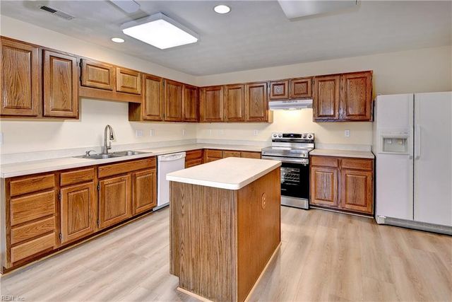 135 Waters Edge DR, Williamsburg, VA 23188