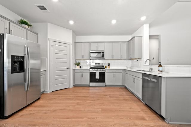 522 Wilshire RD, San Marcos, TX 78666