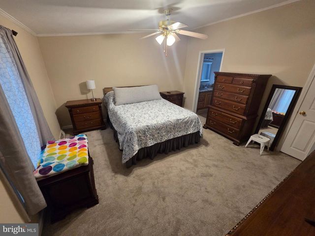 1 SHADYWOOD DR, Quakertown, PA 18951