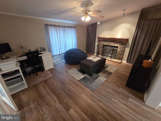 1 SHADYWOOD DR, Quakertown, PA 18951