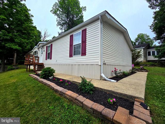 1 SHADYWOOD DR, Quakertown, PA 18951