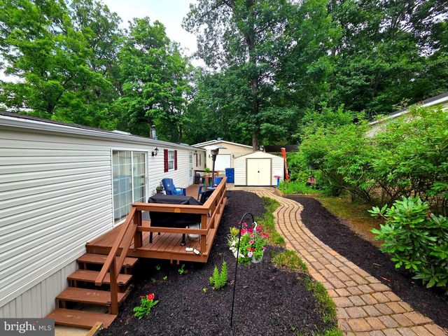 1 SHADYWOOD DR, Quakertown, PA 18951
