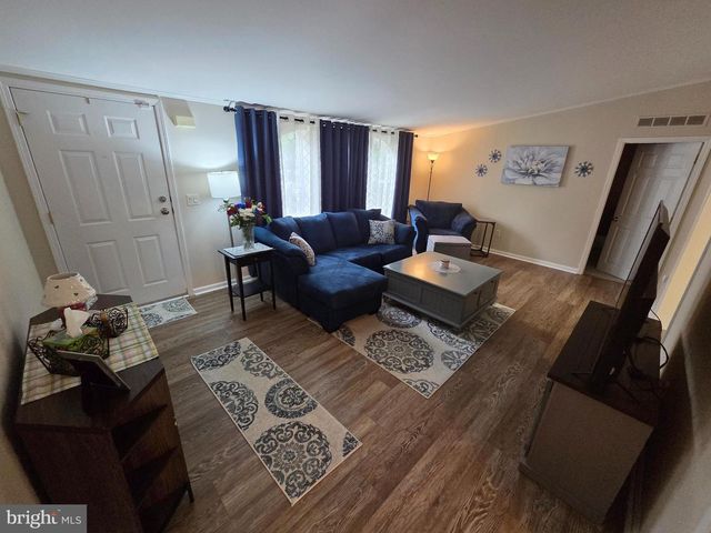 1 SHADYWOOD DR, Quakertown, PA 18951