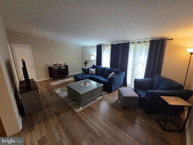 1 SHADYWOOD DR, Quakertown, PA 18951