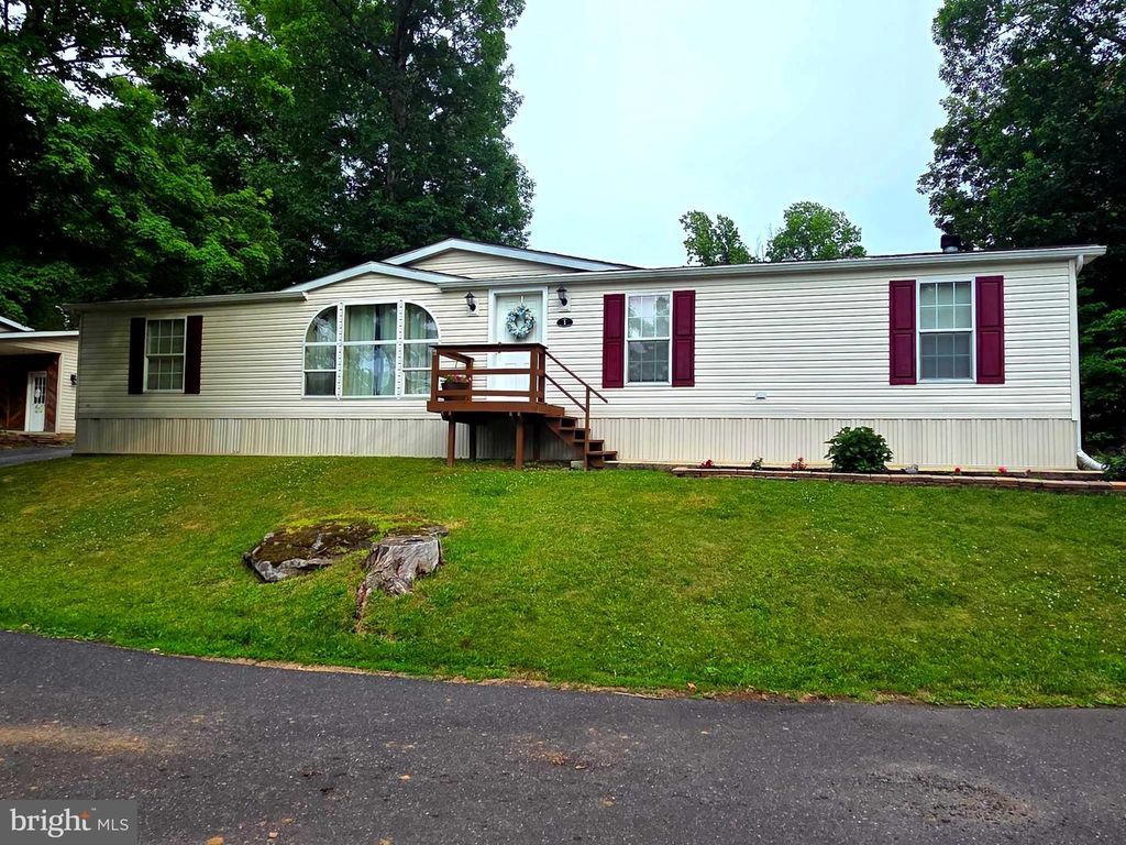 1 SHADYWOOD DR, Quakertown, PA 18951