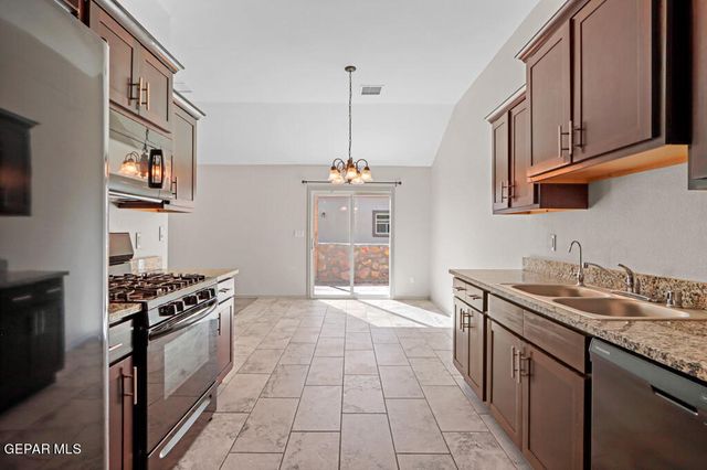 11648 FLOR FREESIA Drive, Socorro, TX 79927