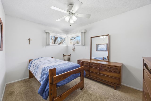 305 21st Avenue N, Fargo, ND 58102