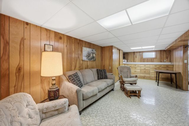 305 21st Avenue N, Fargo, ND 58102