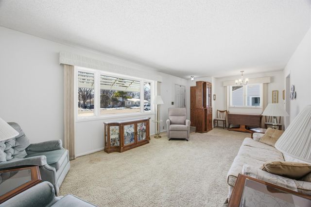 305 21st Avenue N, Fargo, ND 58102