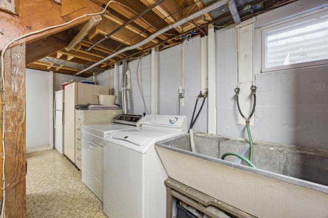 305 21st Avenue N, Fargo, ND 58102