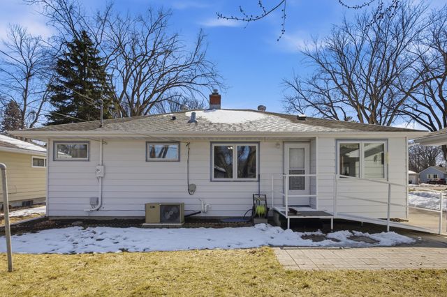 305 21st Avenue N, Fargo, ND 58102