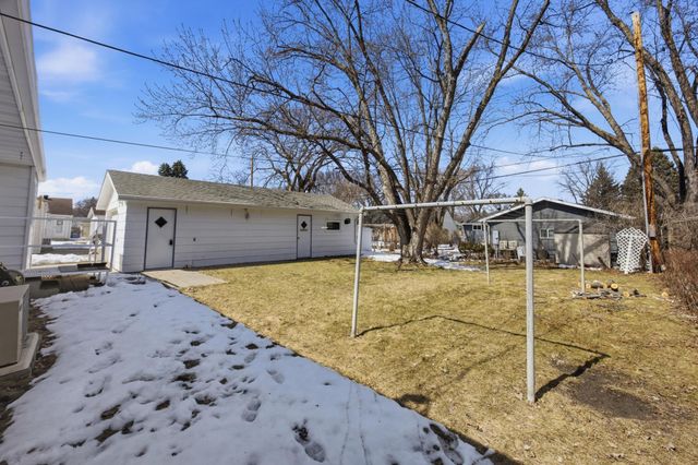 305 21st Avenue N, Fargo, ND 58102