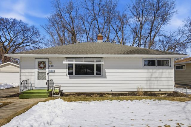 305 21st Avenue N, Fargo, ND 58102