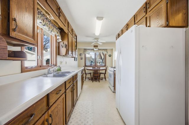 305 21st Avenue N, Fargo, ND 58102