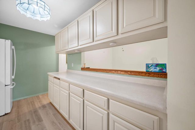 1654 Carriage LANE, New Berlin, WI 53151