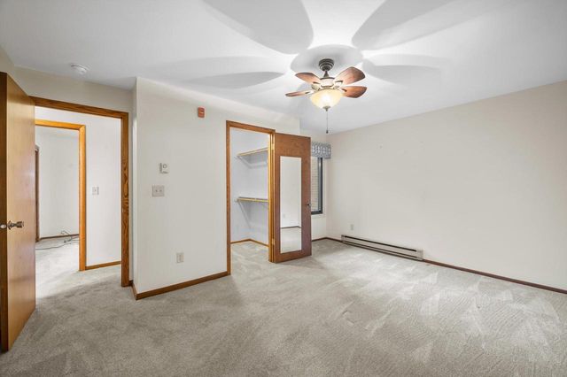 1654 Carriage LANE, New Berlin, WI 53151