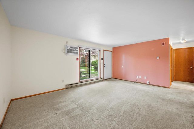 1654 Carriage LANE, New Berlin, WI 53151