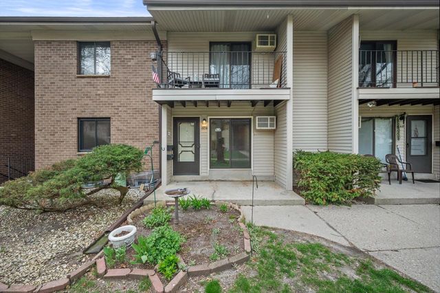 1654 Carriage LANE, New Berlin, WI 53151