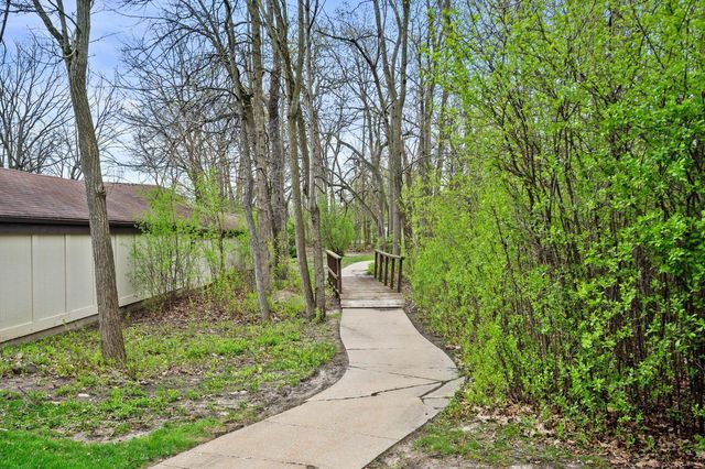 1654 Carriage LANE, New Berlin, WI 53151