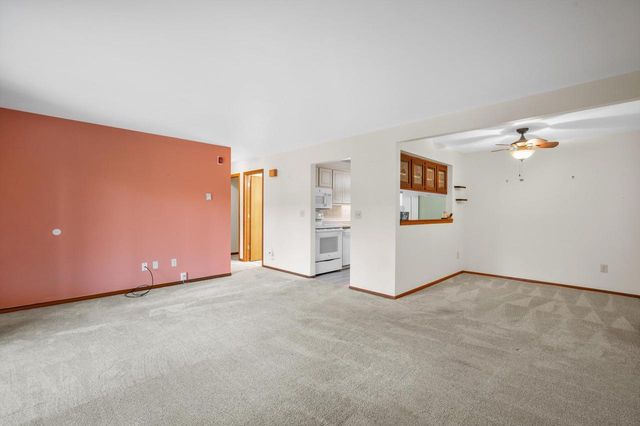 1654 Carriage LANE, New Berlin, WI 53151