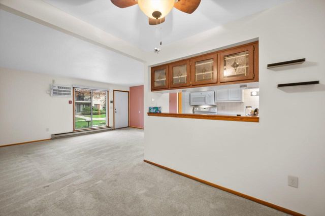 1654 Carriage LANE, New Berlin, WI 53151
